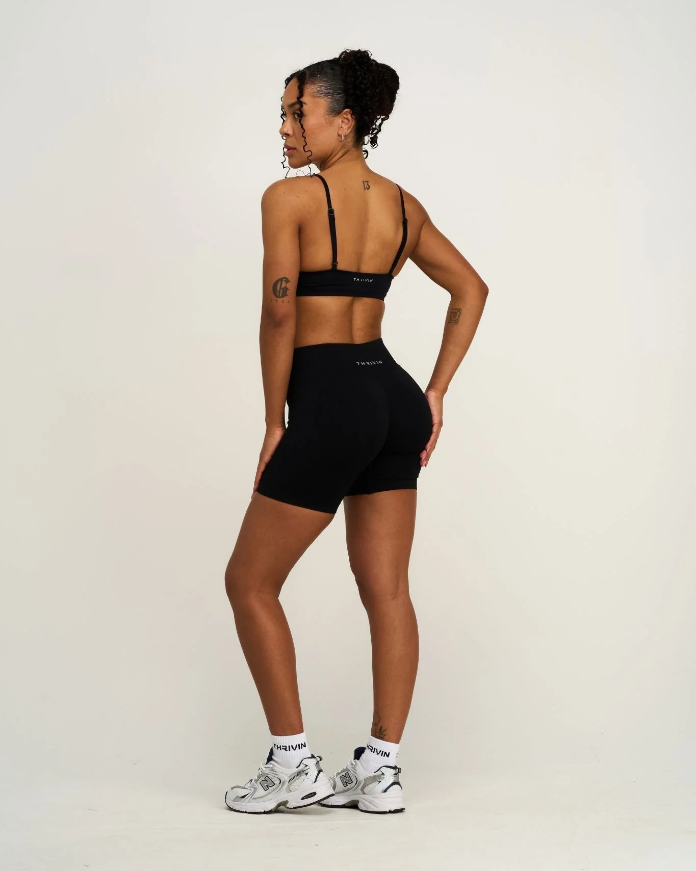 Elevate™ Sculpting Seamless Scoop Neck Bra | Night Black - Image 5